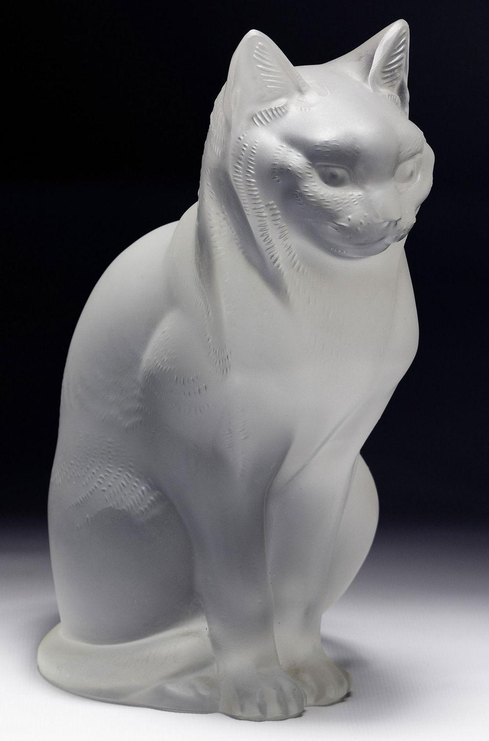 Lot 424: Lalique Crystal Sitting Cat Figurine