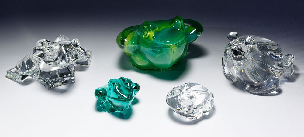 Lot 427: Crystal and Glass Frog Figurine Assortment