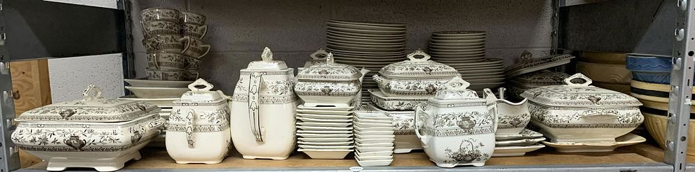 Lot 464: Powell, Bishop & Stonier 'Hon Fleur' China Service