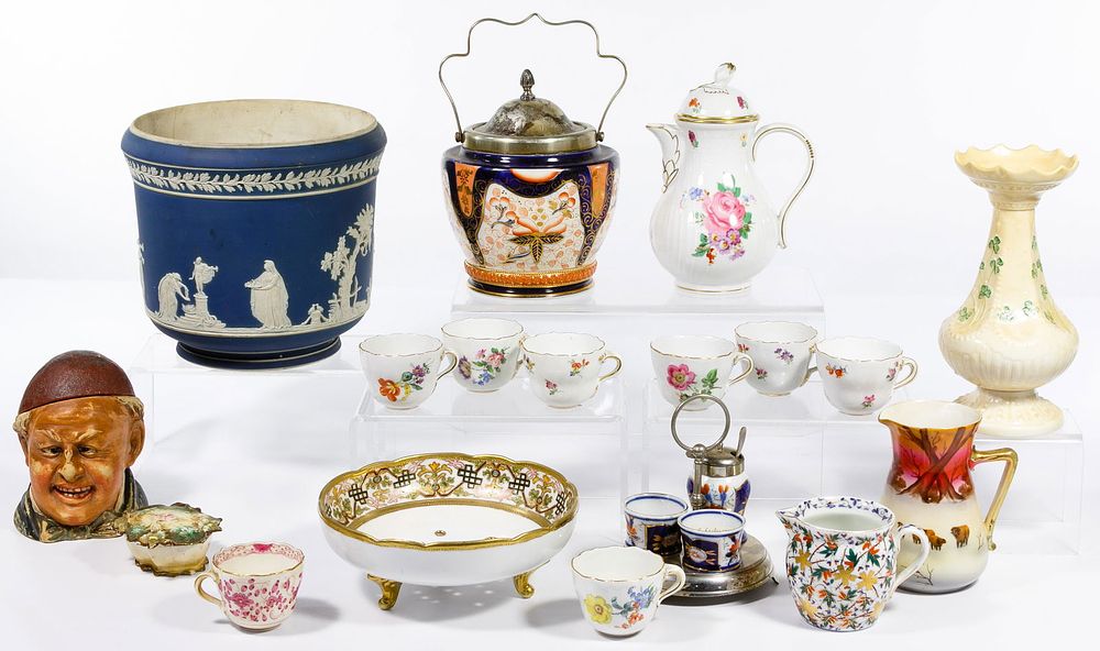 Lot 473: Porcelain and Ceramic Assortment