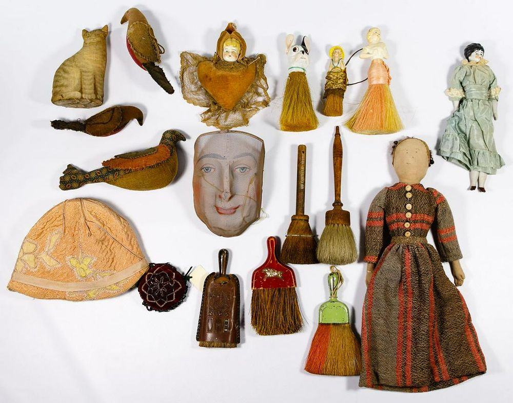 Lot 497: Toy and Brush Assortment