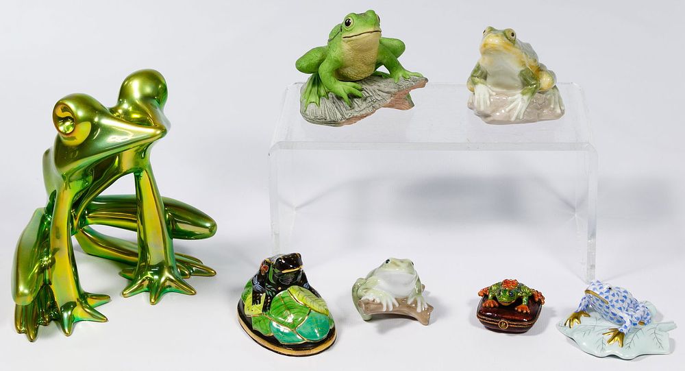 Lot 504: Frog Figurine Assortment