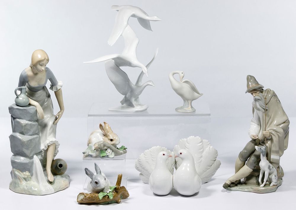 Lot 512: Lladro and Nao by Lladro Figurine Assortment