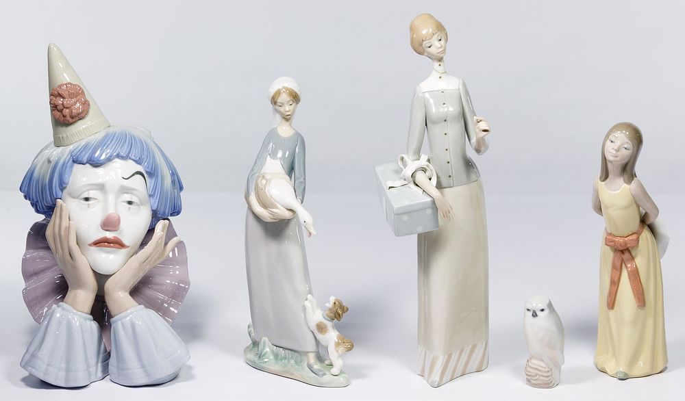 Lot 513: Lladro Figurine Assortment
