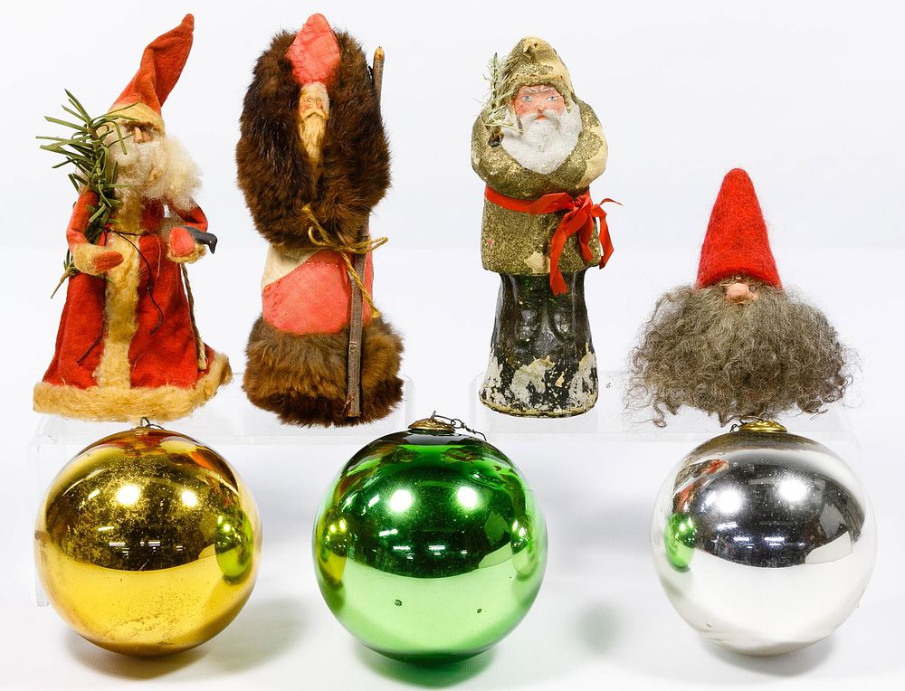Lot 522: Christmas Decorative Object Assortment