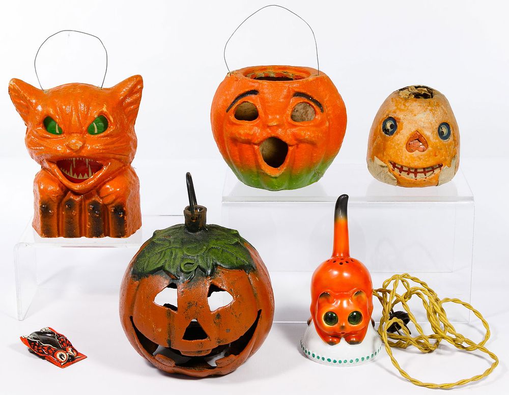 Lot 523: Halloween Assortment