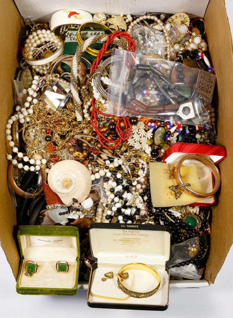 Lot 622: Costume Jewelry Assortment