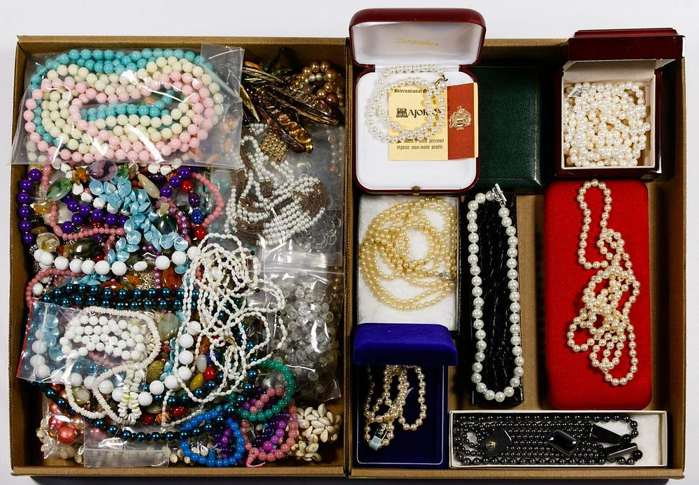Lot 624: Costume Jewelry Assortment