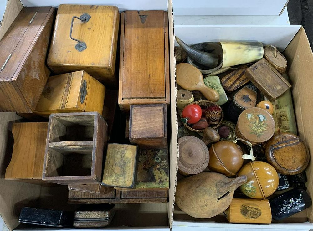 Lot 752: Primitive Box Assortment