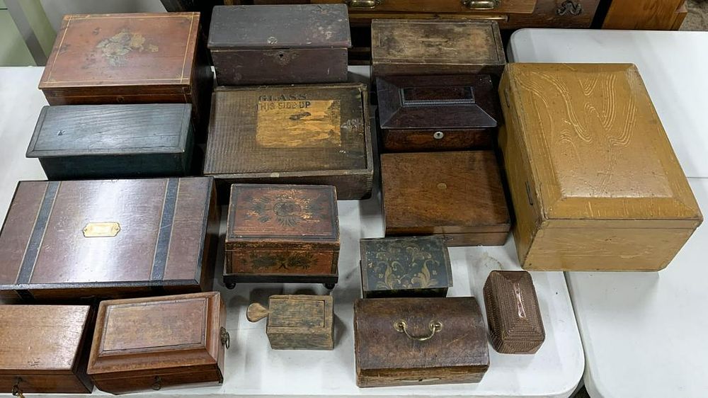 Lot 755: Primitive Small Box Assortment
