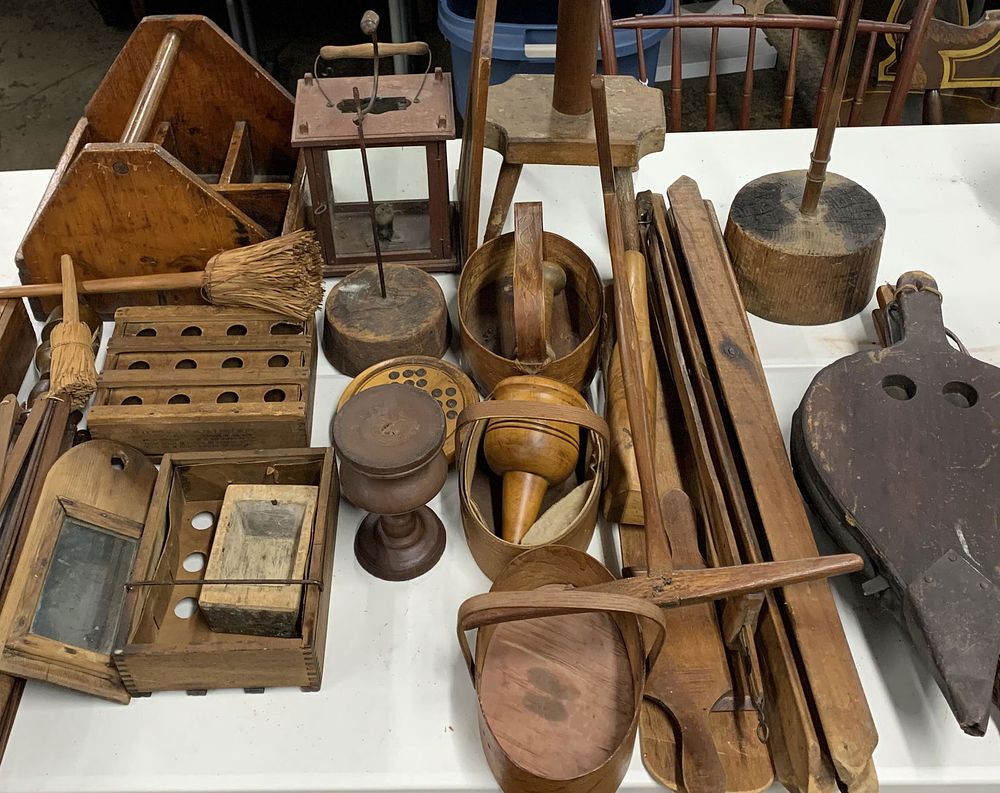 Lot 787: Primitive Object Assortment