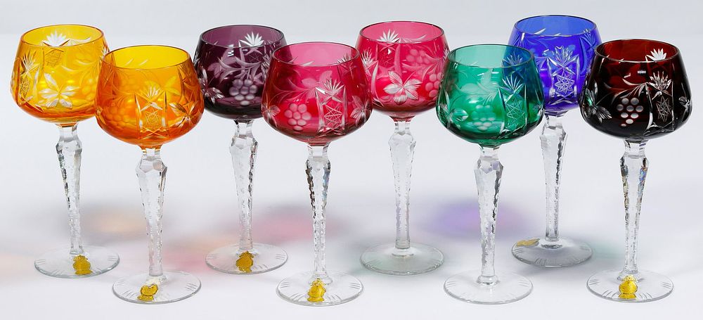 Lot 209: Cut-to-Clear, Cut Glass and Collector Plate Assortment