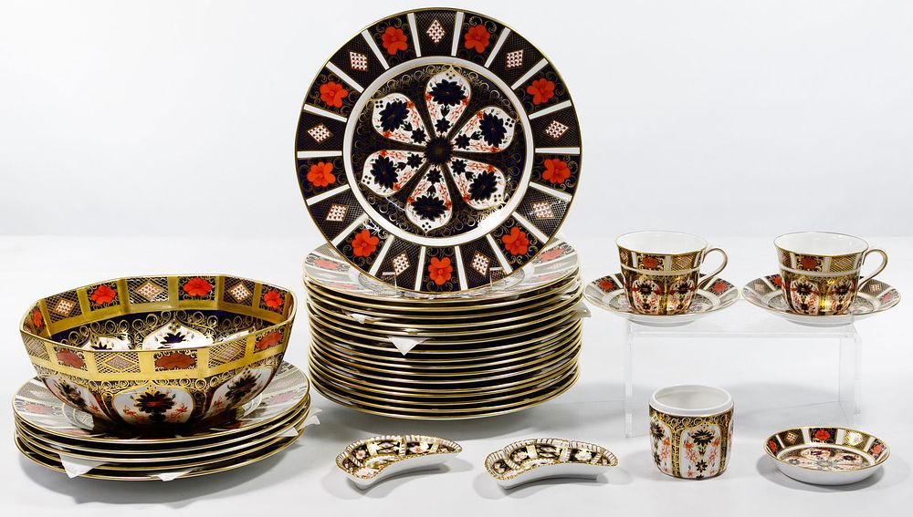 Lot 236: Royal Crown Derby #1128