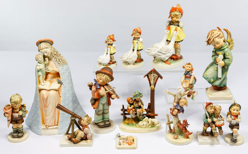 Lot 261: Hummel / Goebel Figurine Assortment