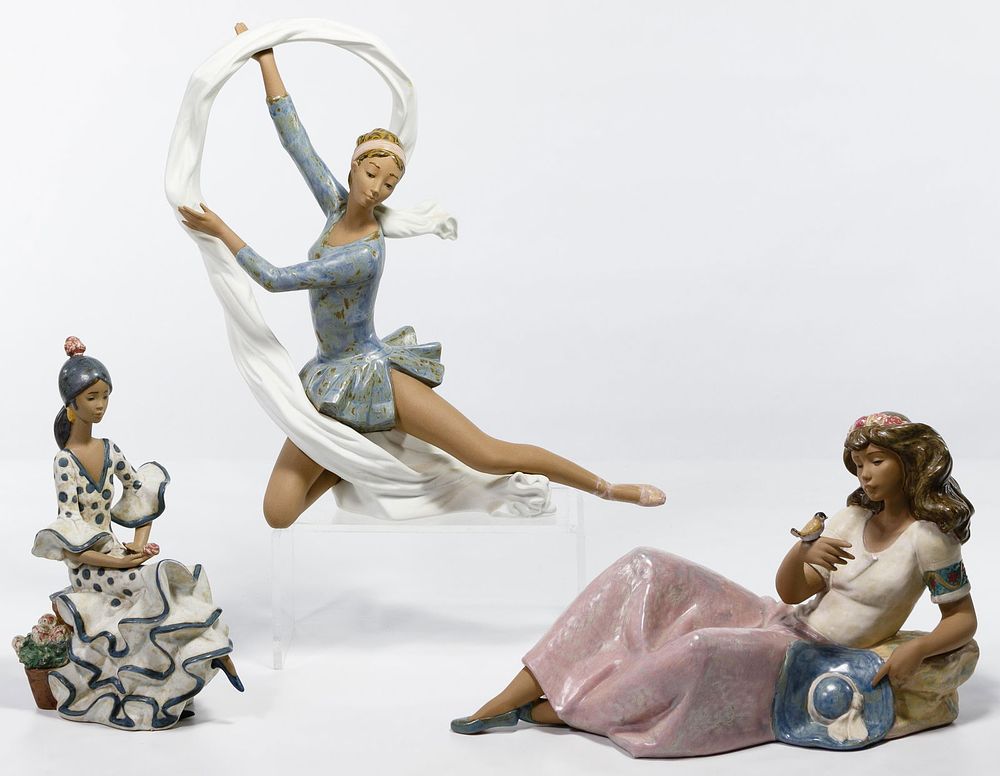 Lot 269: Lladro and Nao by Lladro Gres Figurine Assortment