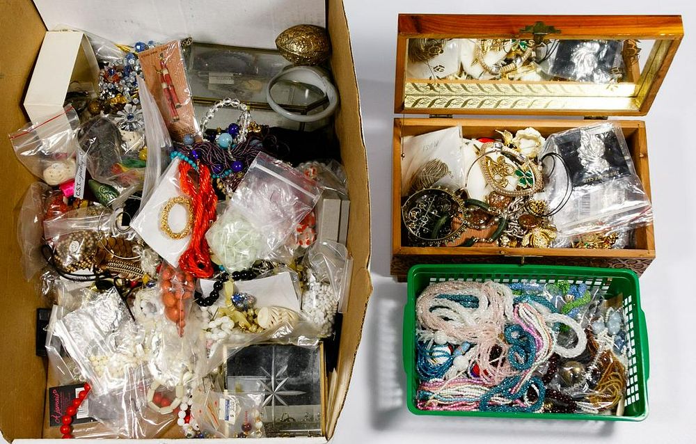 Lot 351: Costume Jewelry Assortment