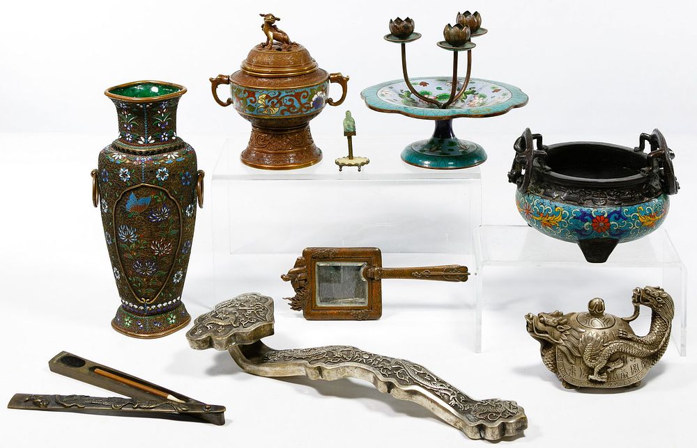 Lot 375: Asian Decorative Assortment