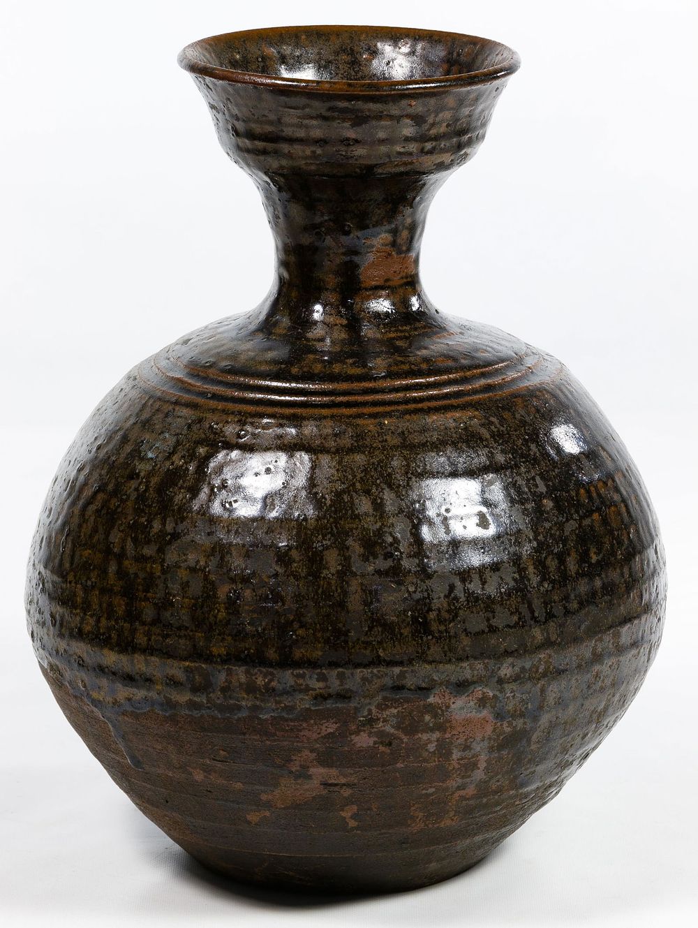 Lot 402: Chinese Cup Mouth Storage Bottle