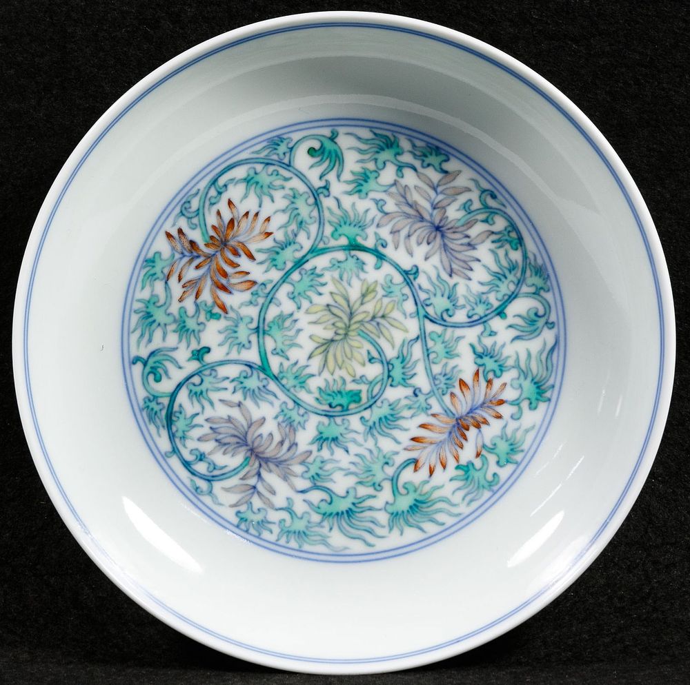 Lot 407: Chinese Floral Porcelain Dish