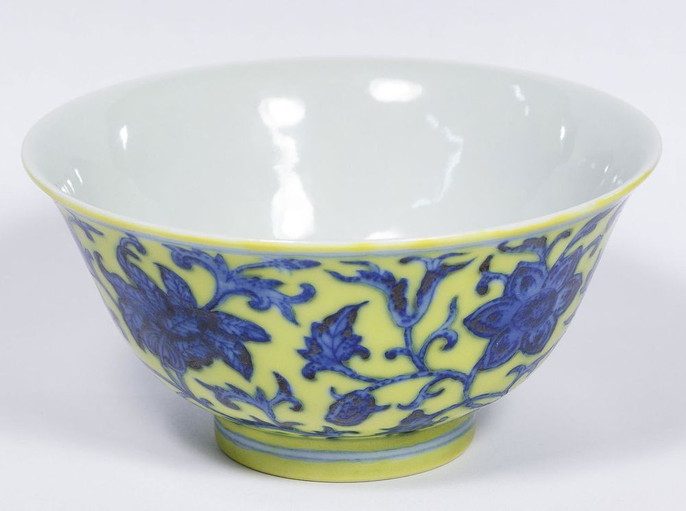Lot 414: Chinese Porcelain Bowl