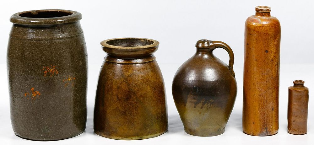 Lot 427: Japanese Bizen Earthenware Assortment