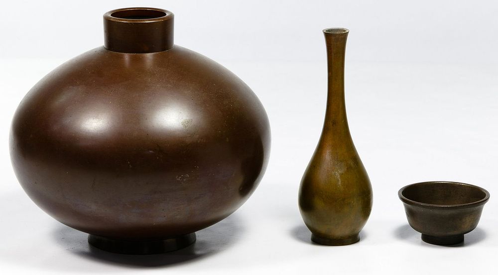 Lot 435: Japanese Bronze Vessel Assortment