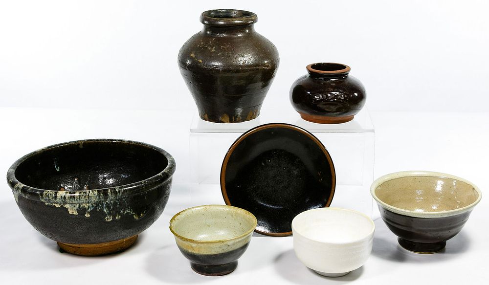 Lot 442: Japanese Kairagi Glaze Bowl and Jar Assortment