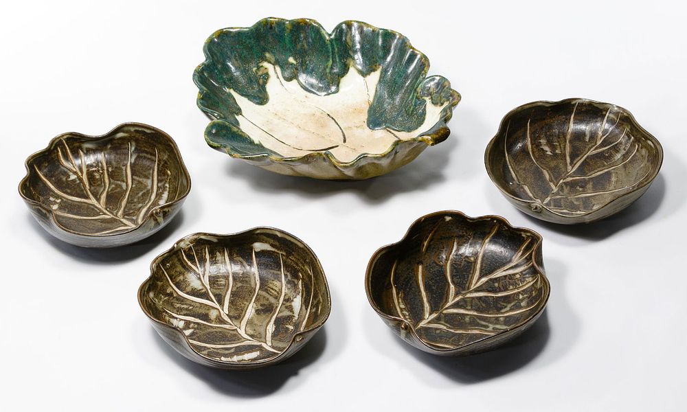 Lot 455: Japanese Mingei Leaf Bowl Assortment