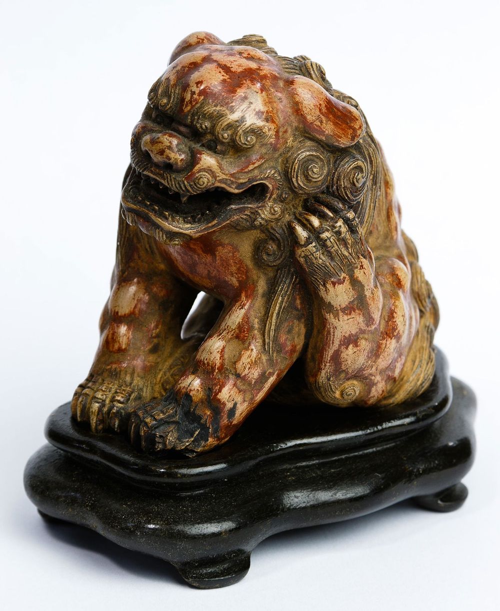 Lot 458: Japanese Netsuke Foo Dog