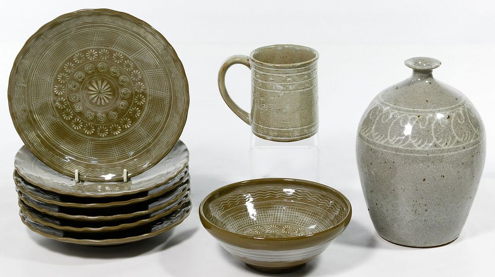 Lot 460: Japanese Pottery Assortment