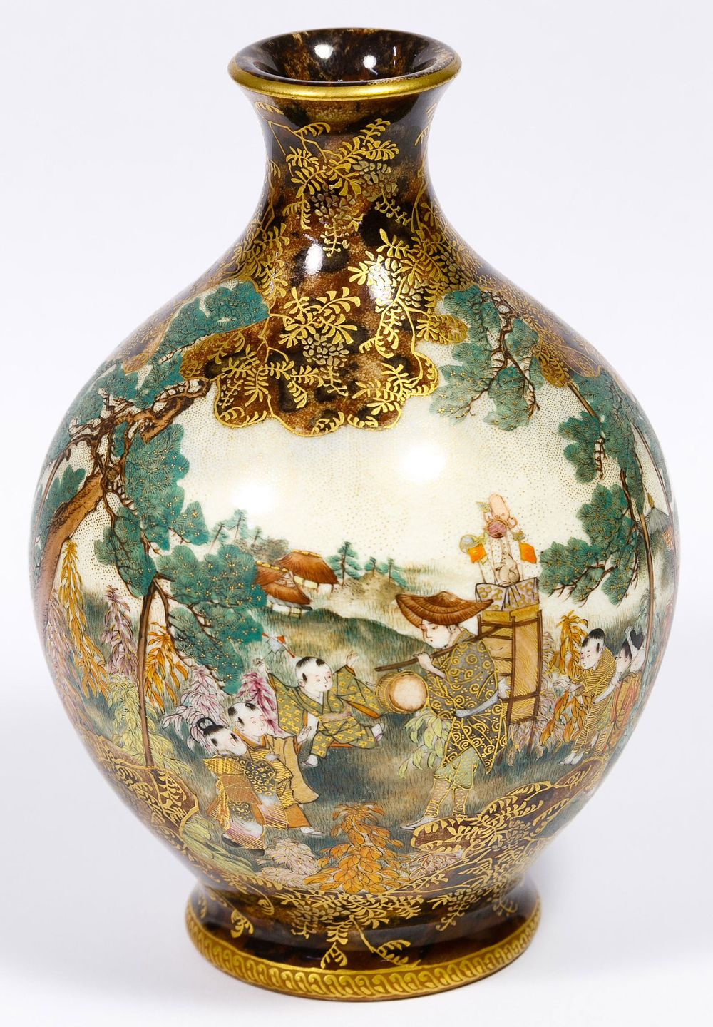 Lot 465: Japanese Satsuma Bud Vase