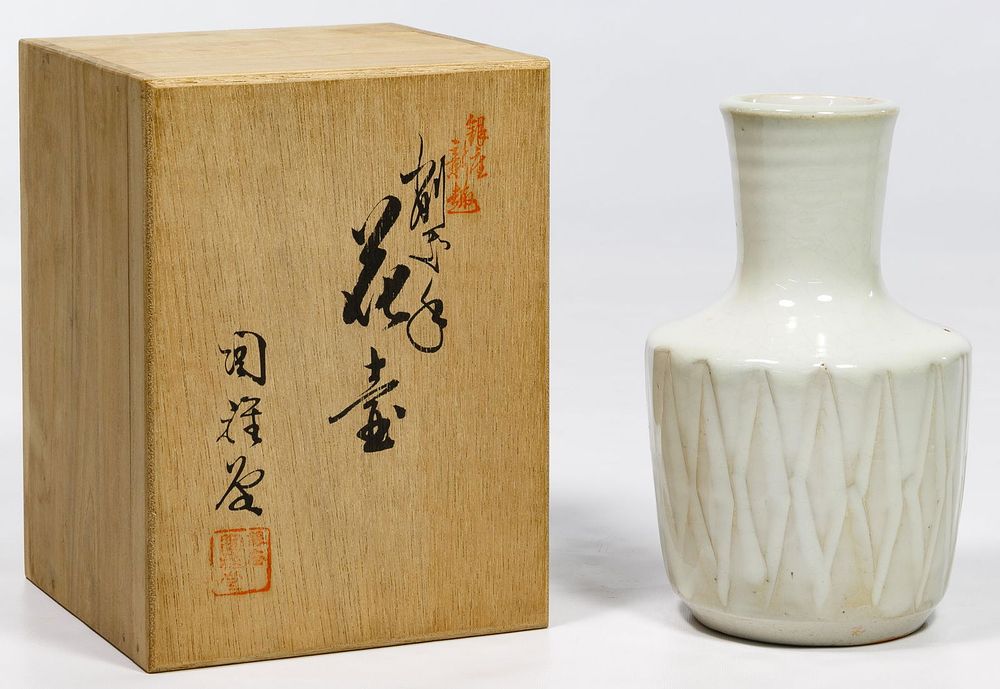 Lot 475: Japanese Studio Pottery Vase