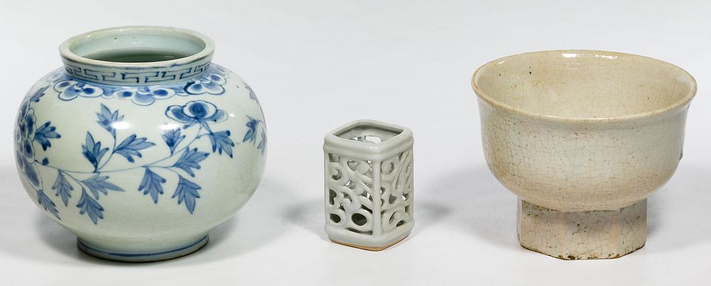 Lot 504: Korean White Pottery Assortment