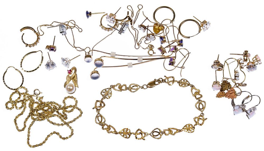 Lot 253: 14k Gold and 10k Gold Jewelry Assortment