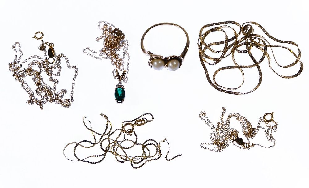 Lot 255: 14k Gold and 10k Gold Jewelry Assortment