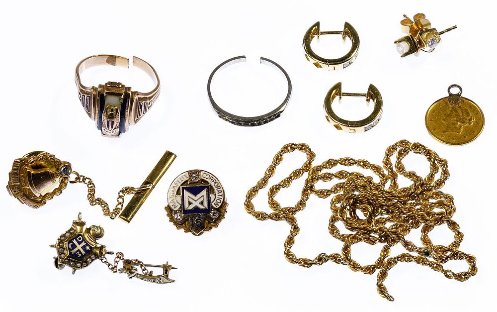 Lot 256: 18k Gold and 14k Gold Jewelry Assortment