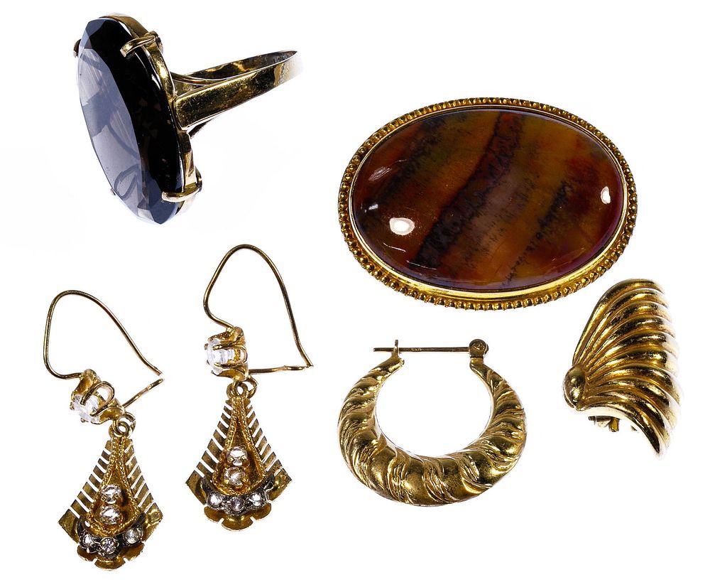 Lot 257: 18k Gold, 14k Gold and 10k Gold Jewelry Assortment