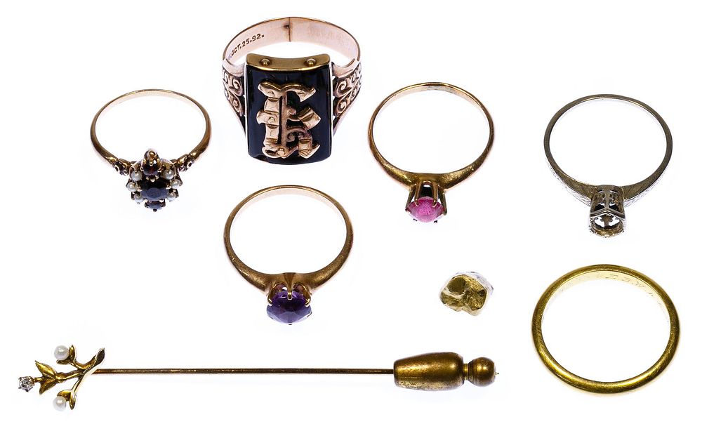 Lot 259: 22k Gold, 14k Gold and 10k Gold Jewelry Assortment