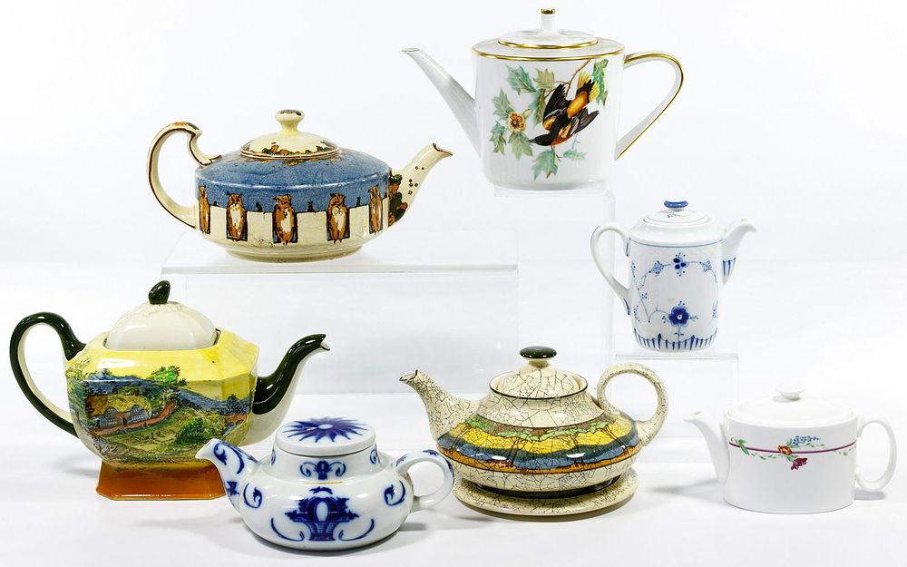 Lot 412: Royal Doulton Teapot Assortment