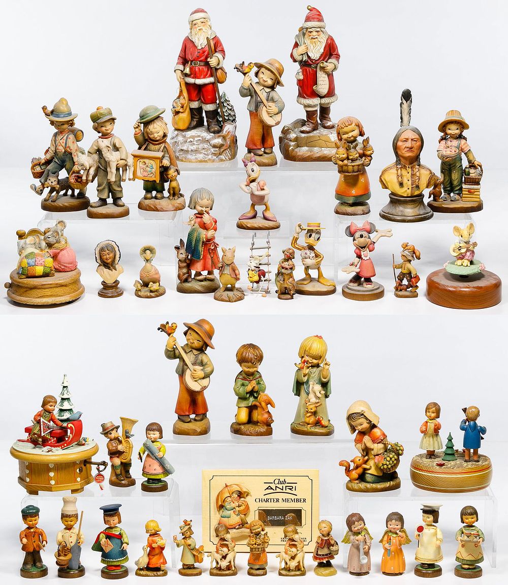 Lot 443: Anri Figurine Assortment
