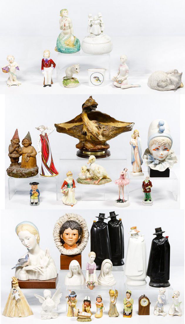 Lot 452: Figurine Assortment