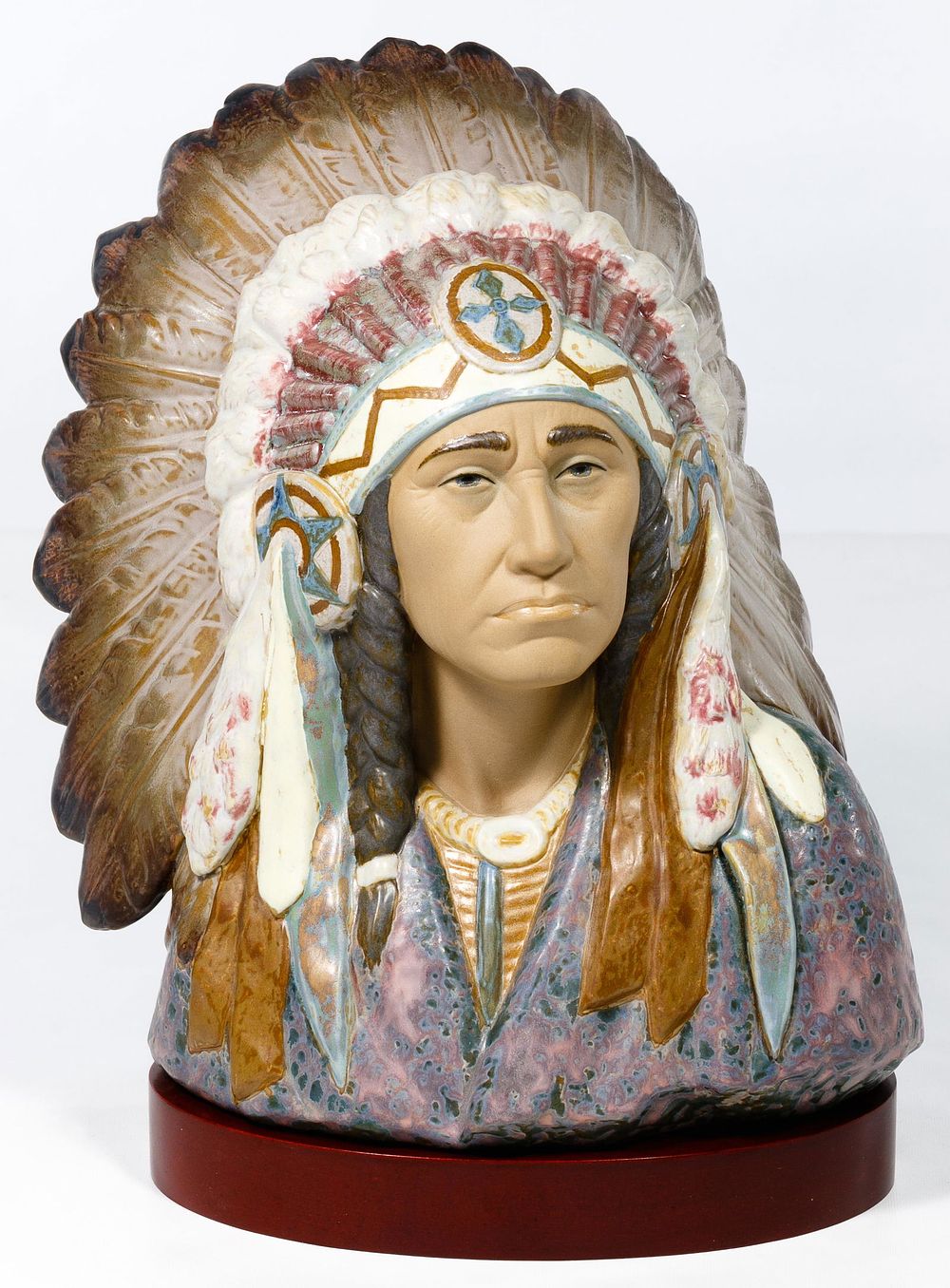 Lot 462: Lladro #2127 'Indian Chief' Figurine