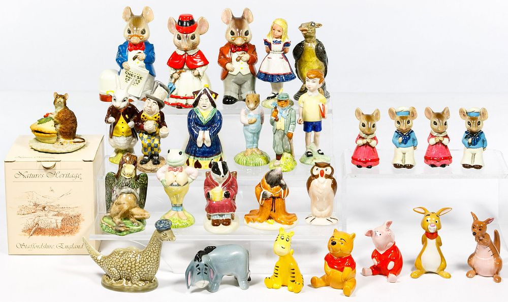 Lot 467: Porcelain and Ceramic Figurine Assortment