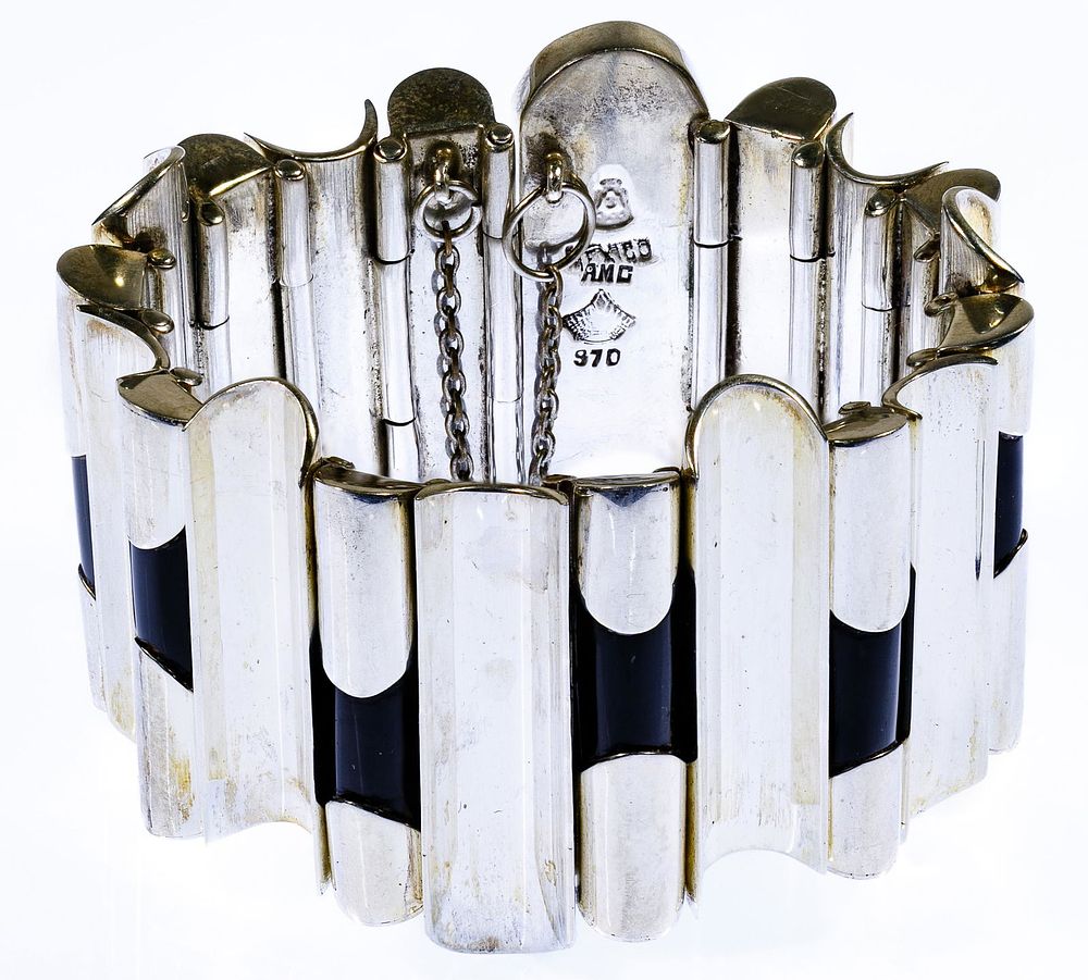 Lot 543: Antonio Pineda Sterling Silver (970) and Onyx Bracelet