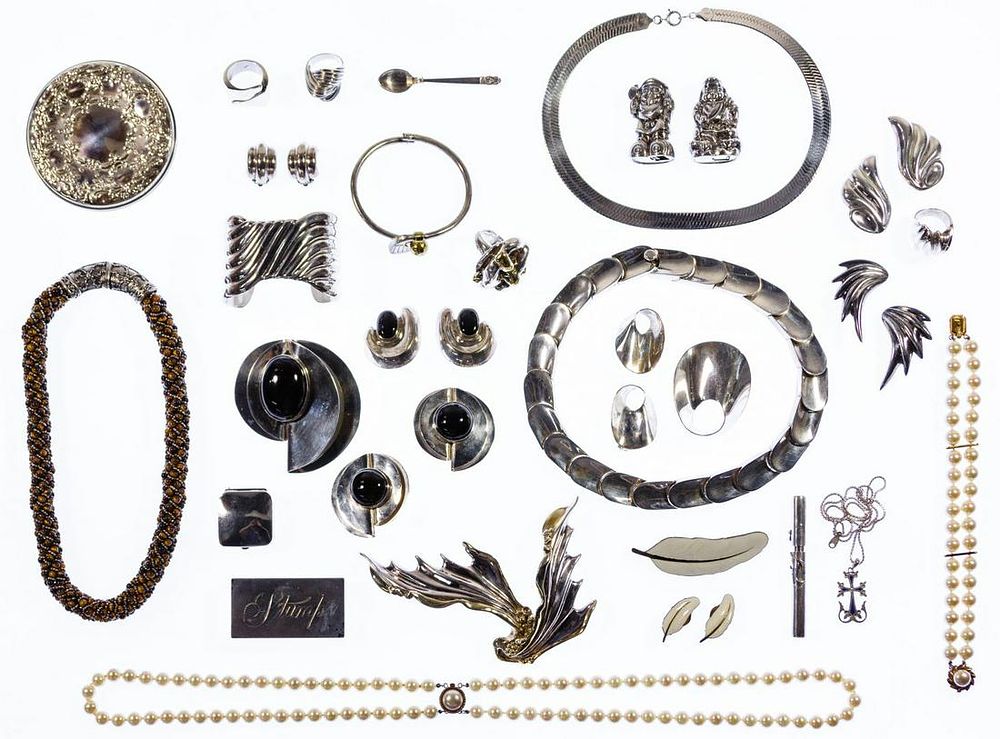 Lot 549: Sterling Silver and Mexican Silver (950) Jewelry