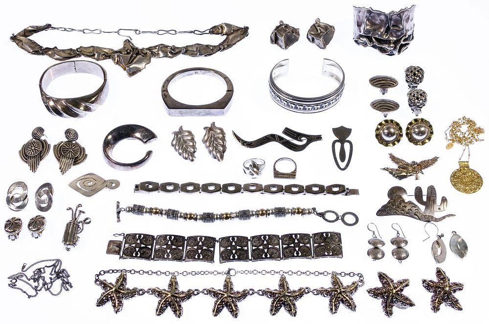 Lot 552: Sterling Silver Jewelry Assortment