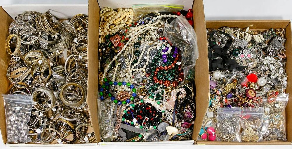 Lot 564: Costume Jewelry Assortment
