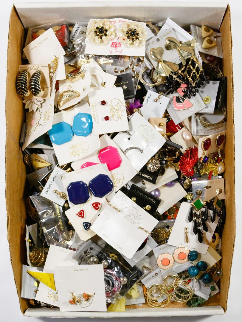Lot 567: Costume Jewelry Carded Earring Assortment