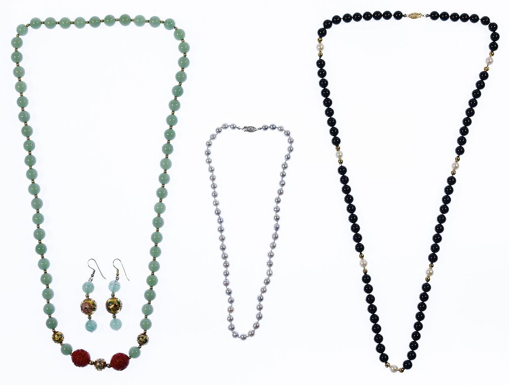 Lot 154: 14k Gold, Pearl and Onyx Bead Necklace