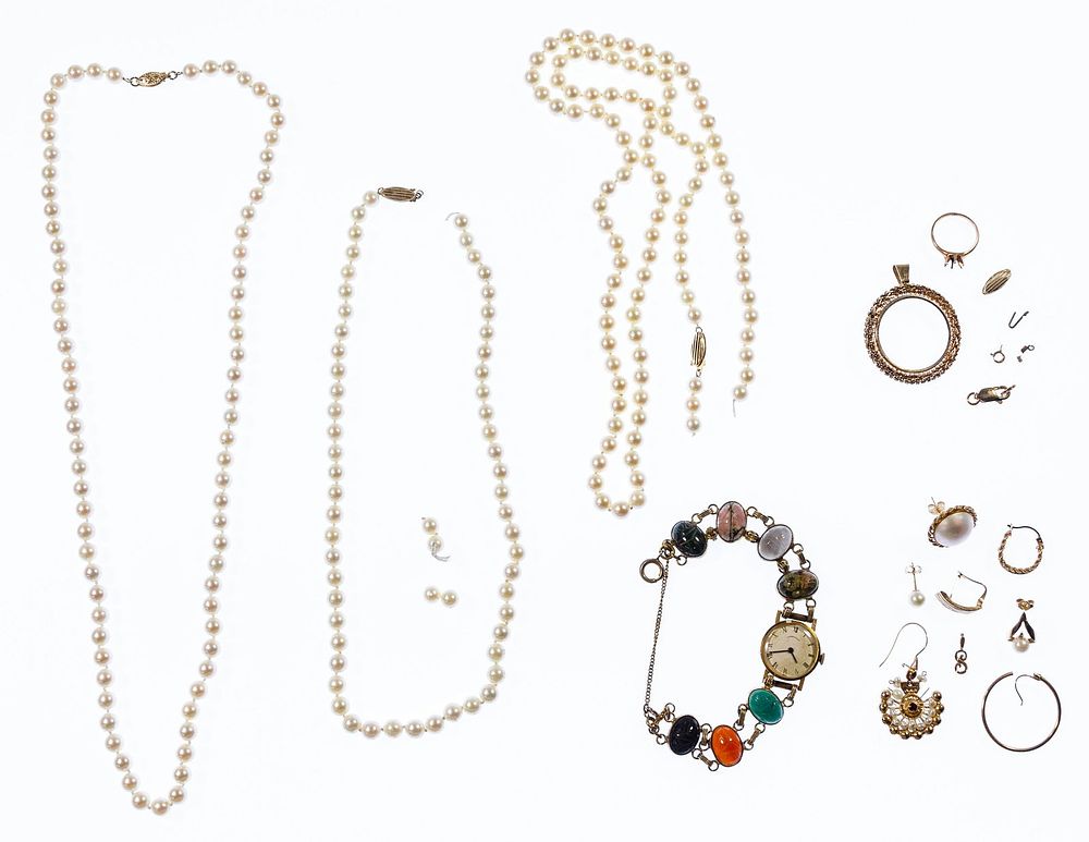 Lot 157: 14k Gold Jewelry and Scrap Gold Assortment